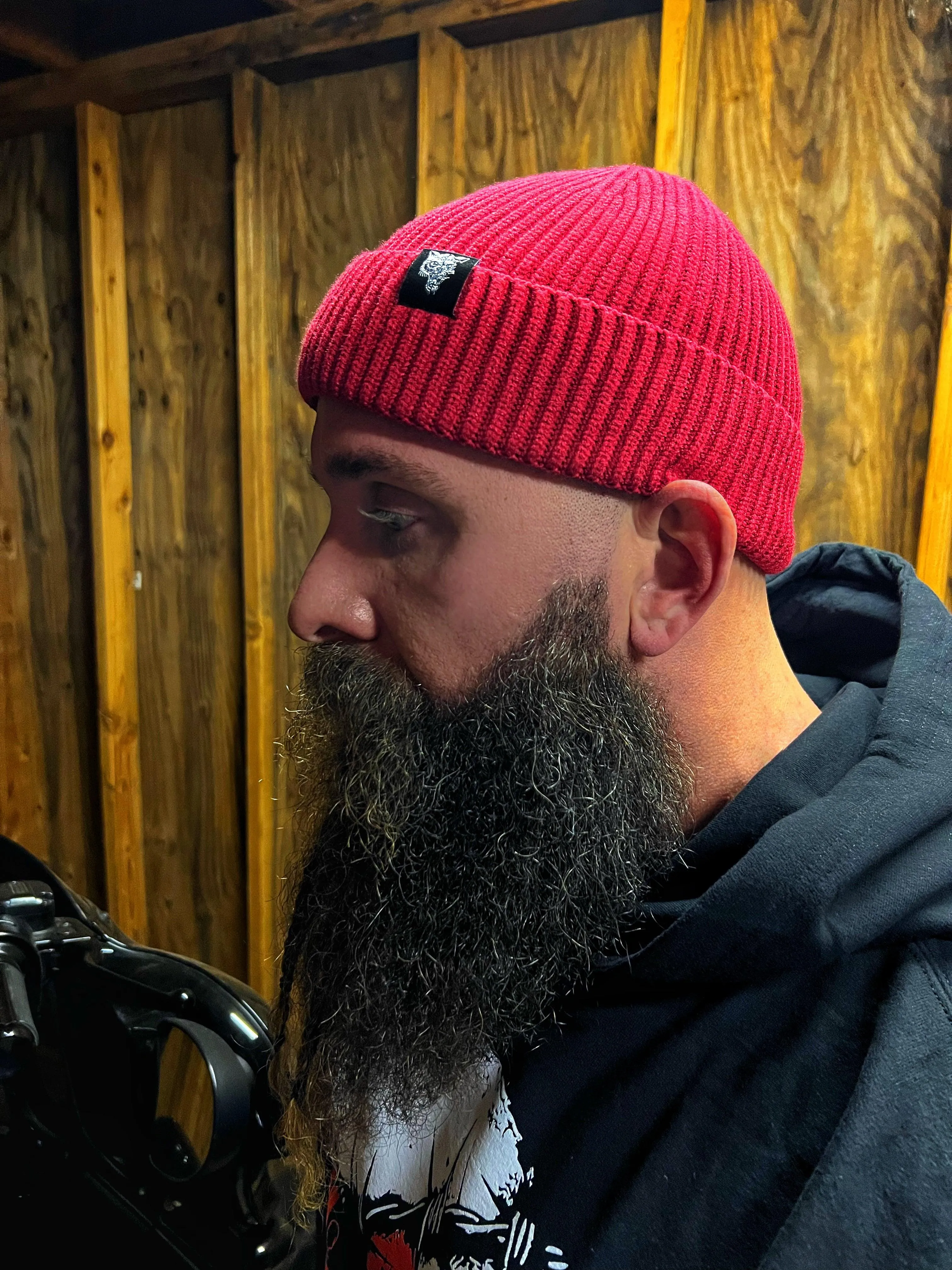 WOLF RED SKIPPER BEANIE